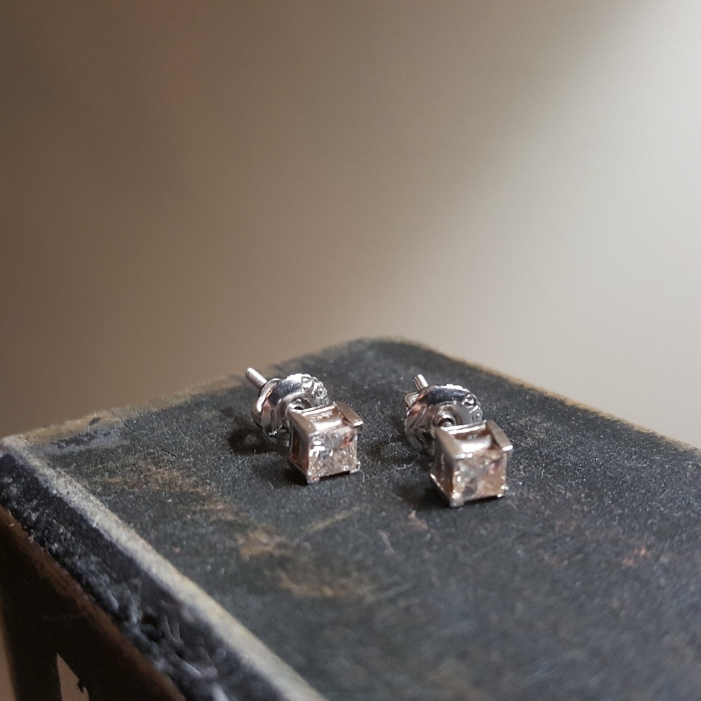 MAKE AN OFFER..Princess Cut Diamond Earrings😍💎💎